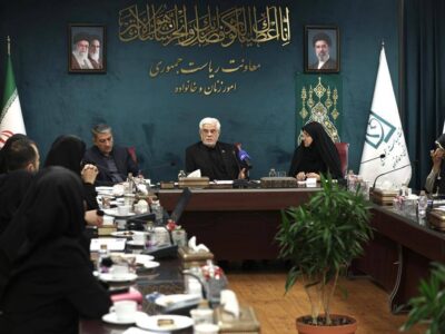 عارف: تنگه هرمز ملک مطلق ایران است